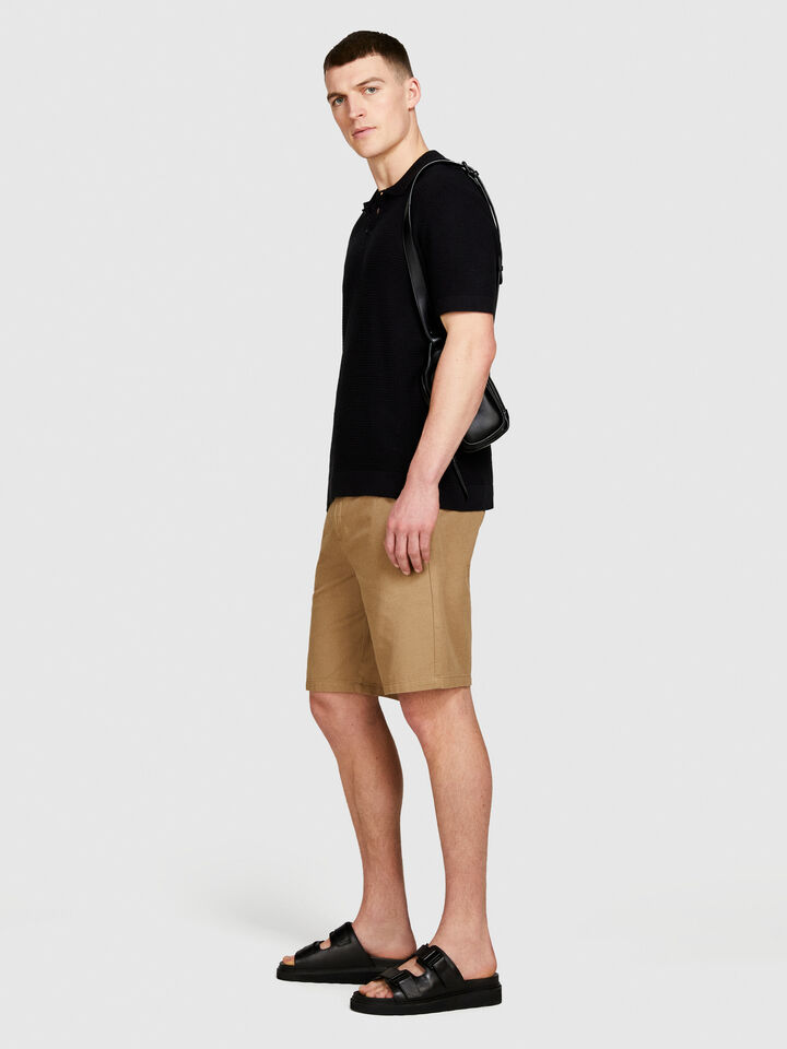 Slim comfort fit bermudas - men's shorts - Camel | Sisley image number 2